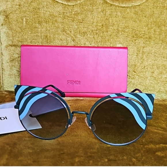 Fendi  Round Cat Eye Sunglasses 🥰 - Picture 1 of 7